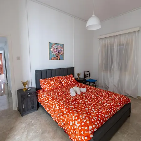 The City House פאפוס